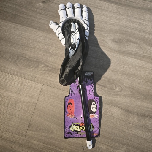 Skeleton Hand Candy Grabber